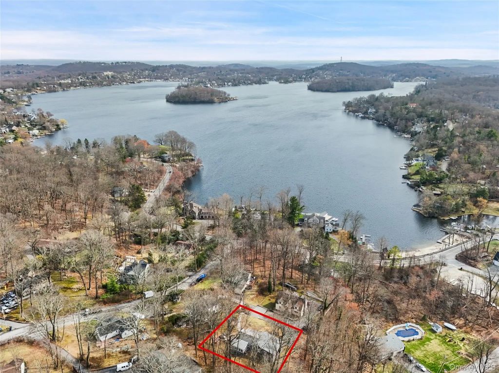 11 Split Rock Road, Mahopac