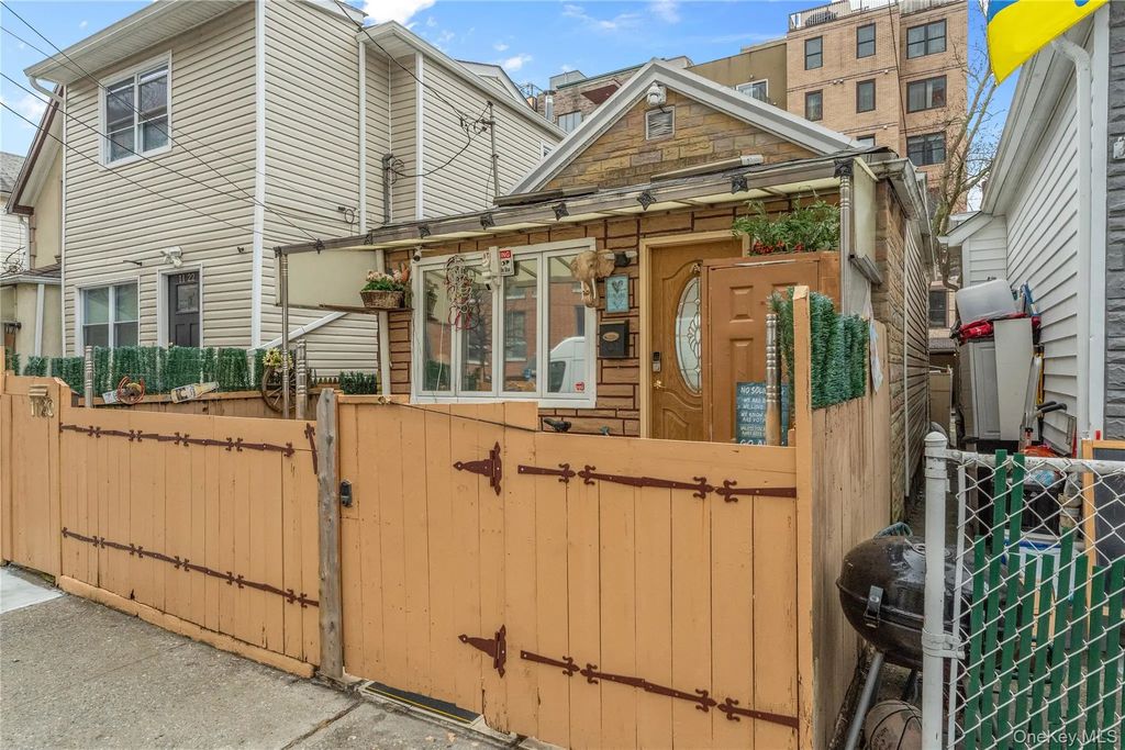 1120 Banner Avenue, Brooklyn
