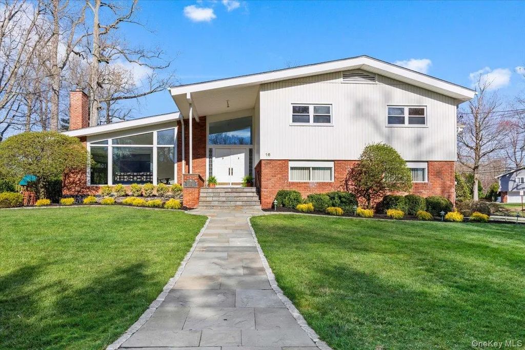 16 Dell Drive, Eastchester