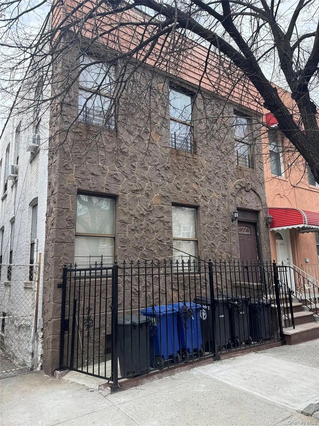 Photo of Listing #975445