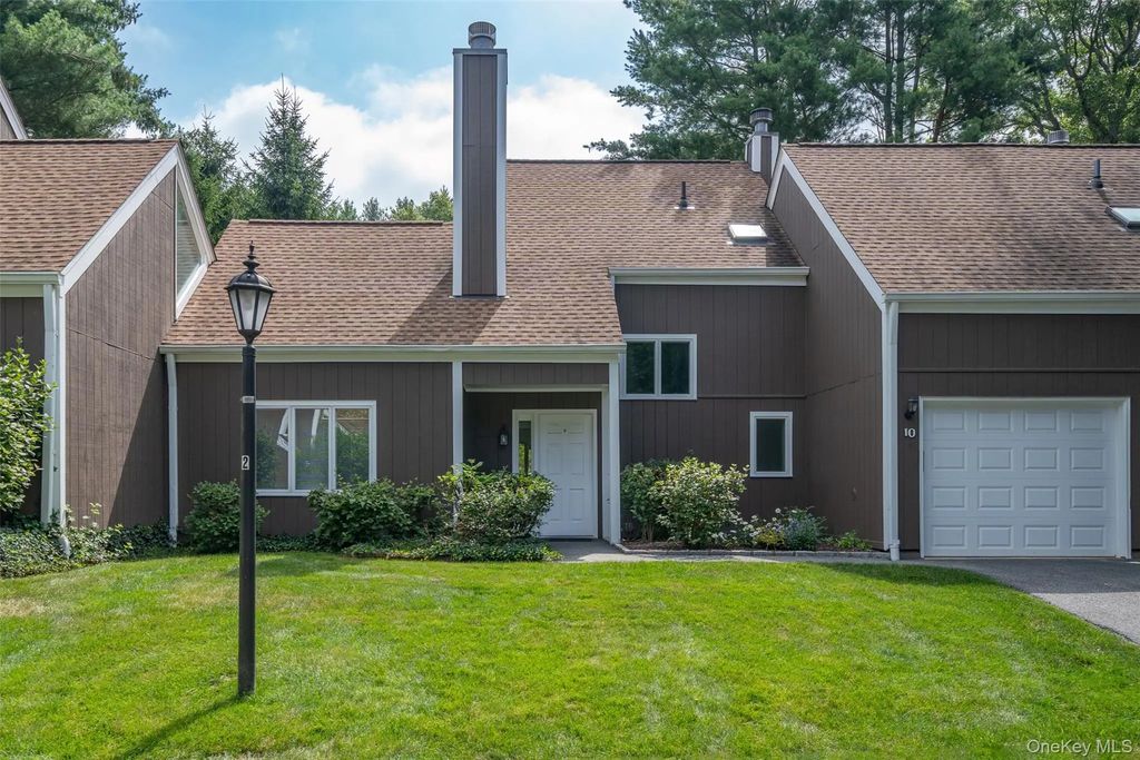 10 Grove Mews, Chappaqua
