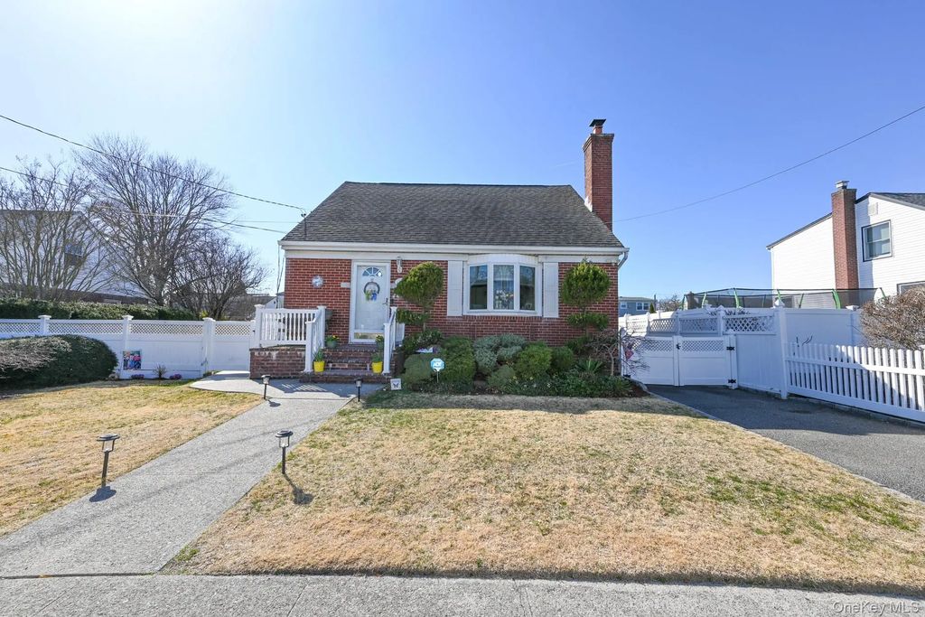 380 Doris Avenue, Franklin Square