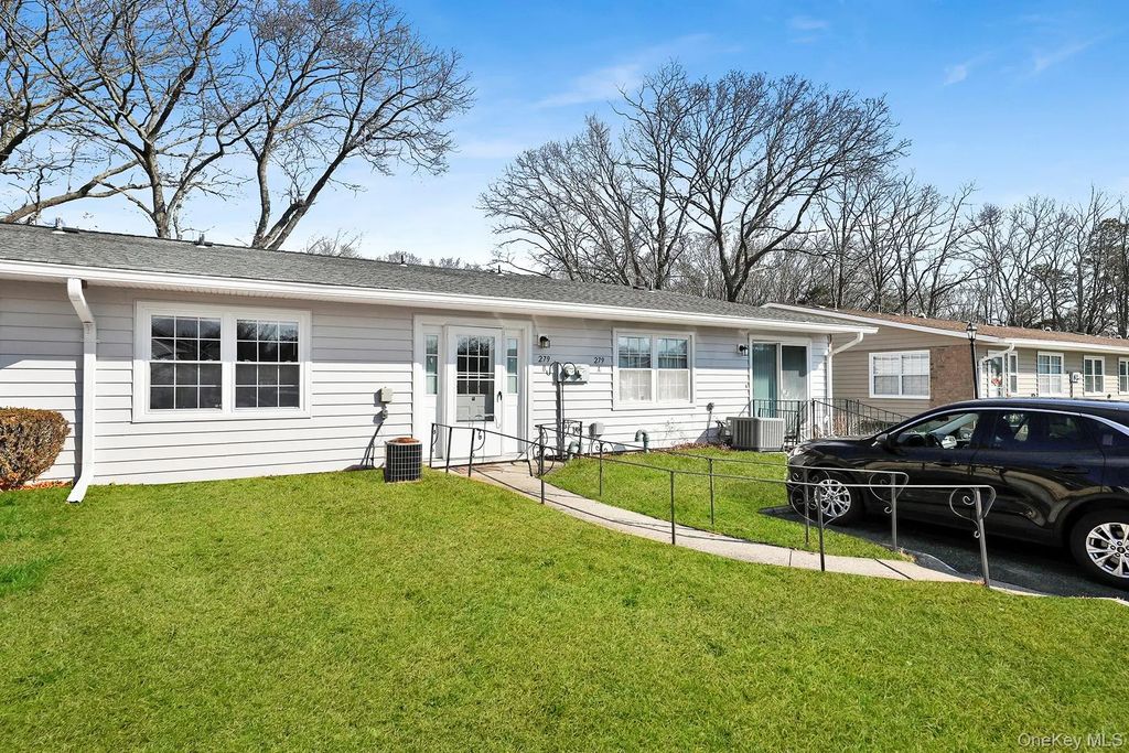 279 Berwick Court # B, Ridge