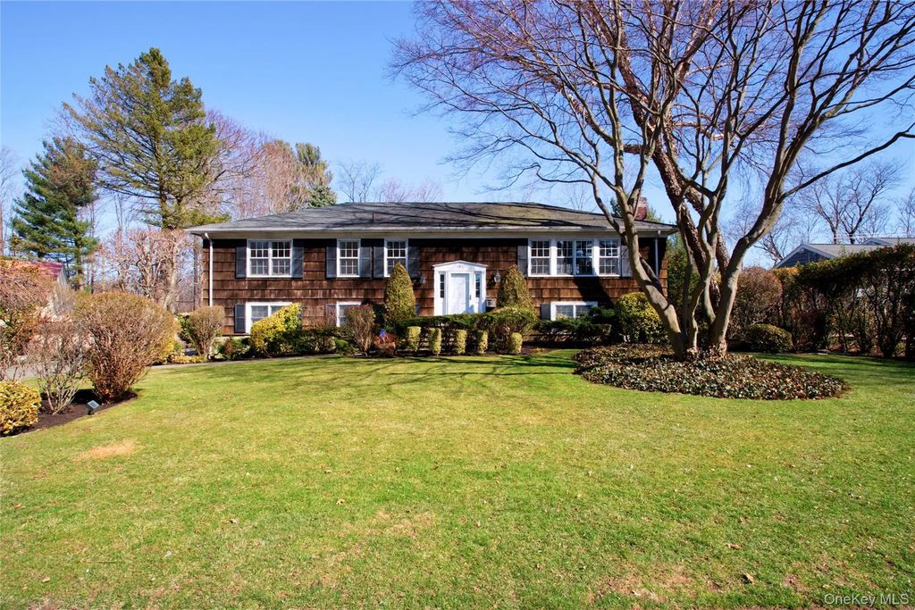 189 Rockaway Avenue, Garden City