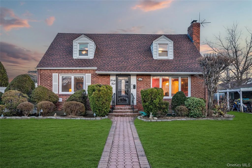 44 Marlowe Road, Valley Stream