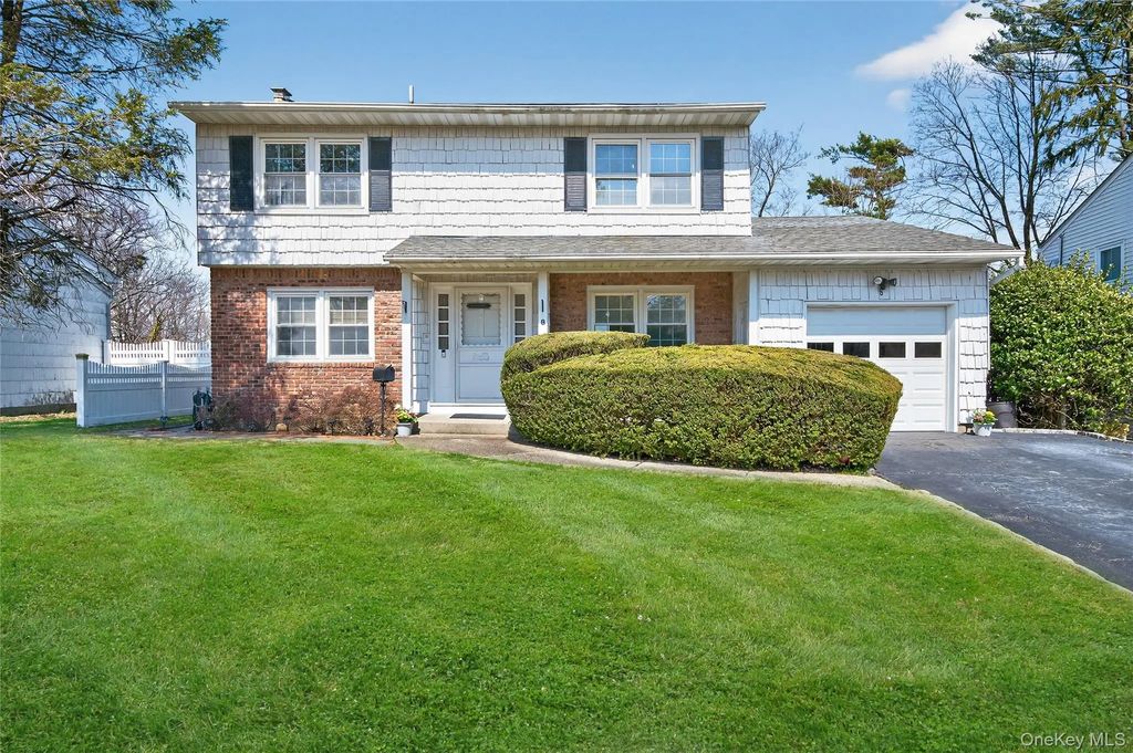 8 Summit Court, Oyster Bay