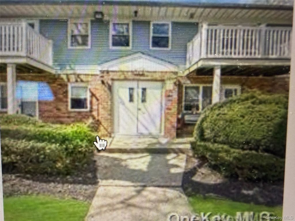 5a Hemlock Drive, Bay Shore
