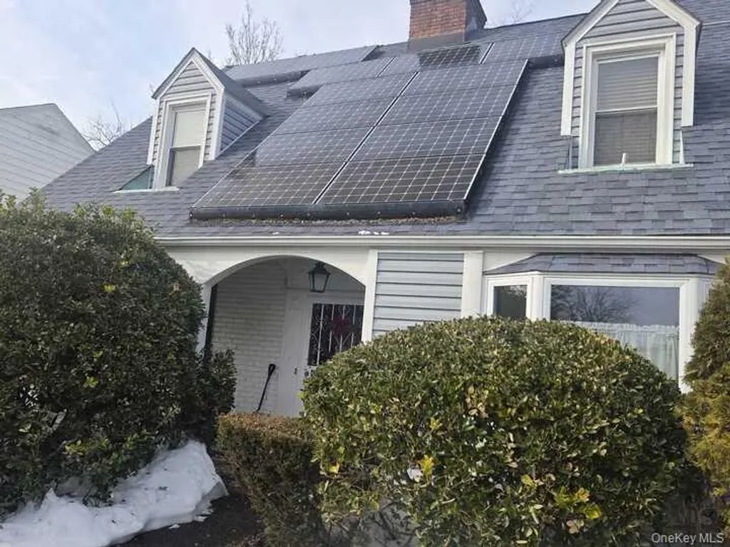 71 Angevine Avenue, Hempstead