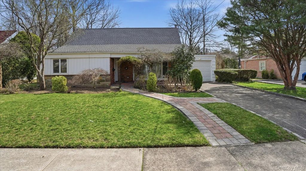 23 Hartley Road, Great Neck