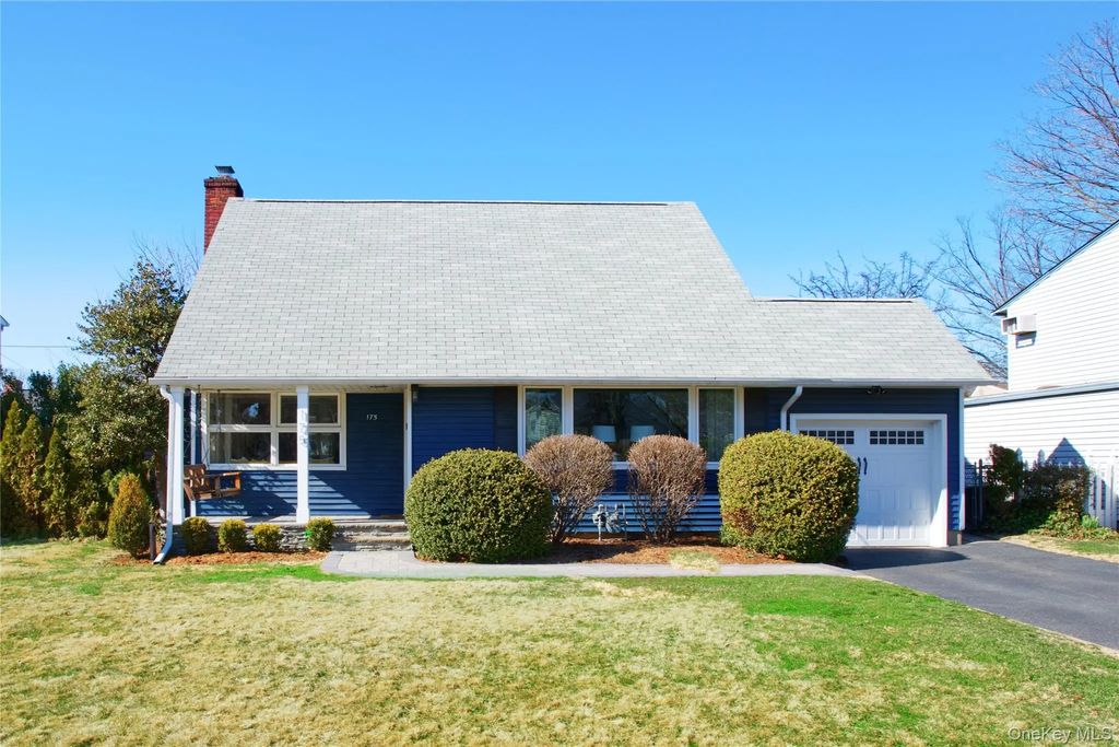 175 Meadow Street, Garden City