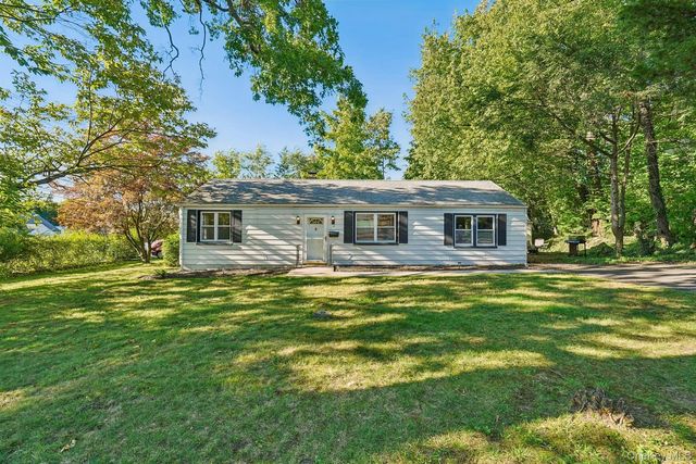 2 St Anthony Avenue, Nanuet