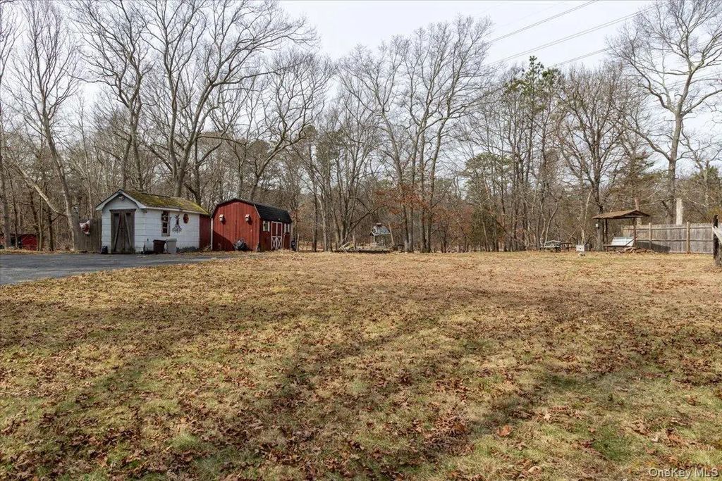 309 Primrose Path, Manorville