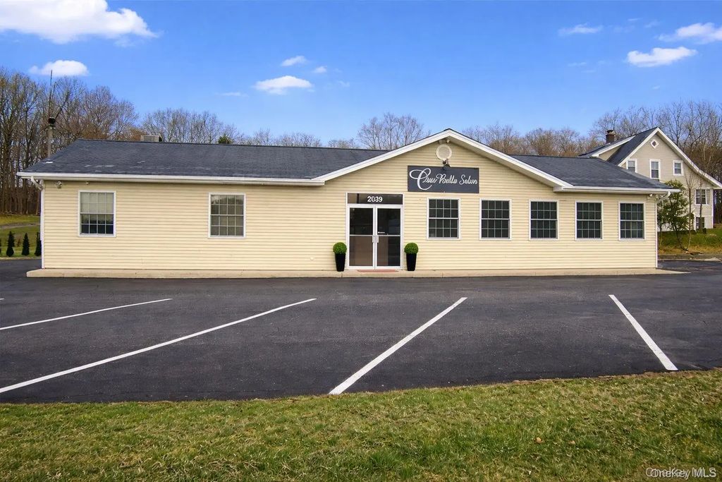 2039 State Route 208, Montgomery