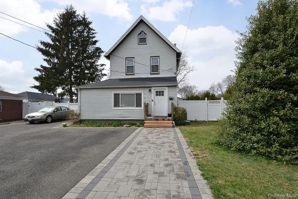 25 Hazel Street, Central Islip