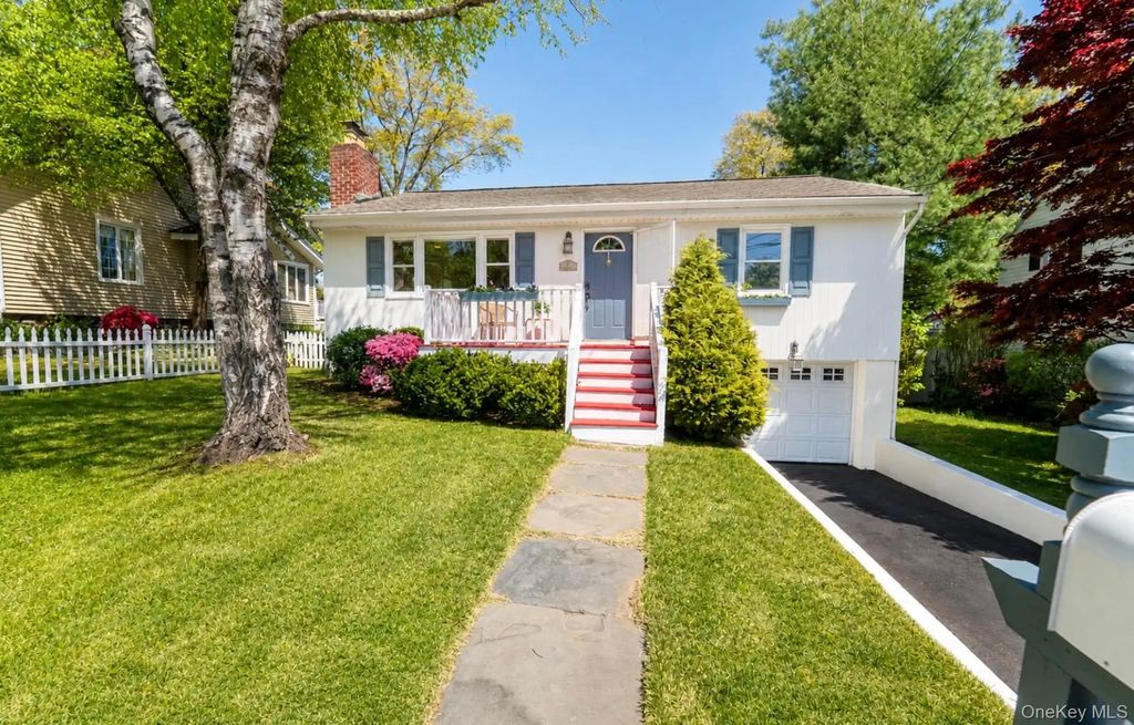 8 Seneca Avenue, White Plains