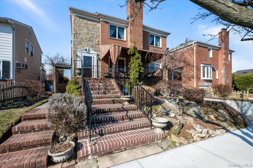 307 W Penn Street, Long Beach