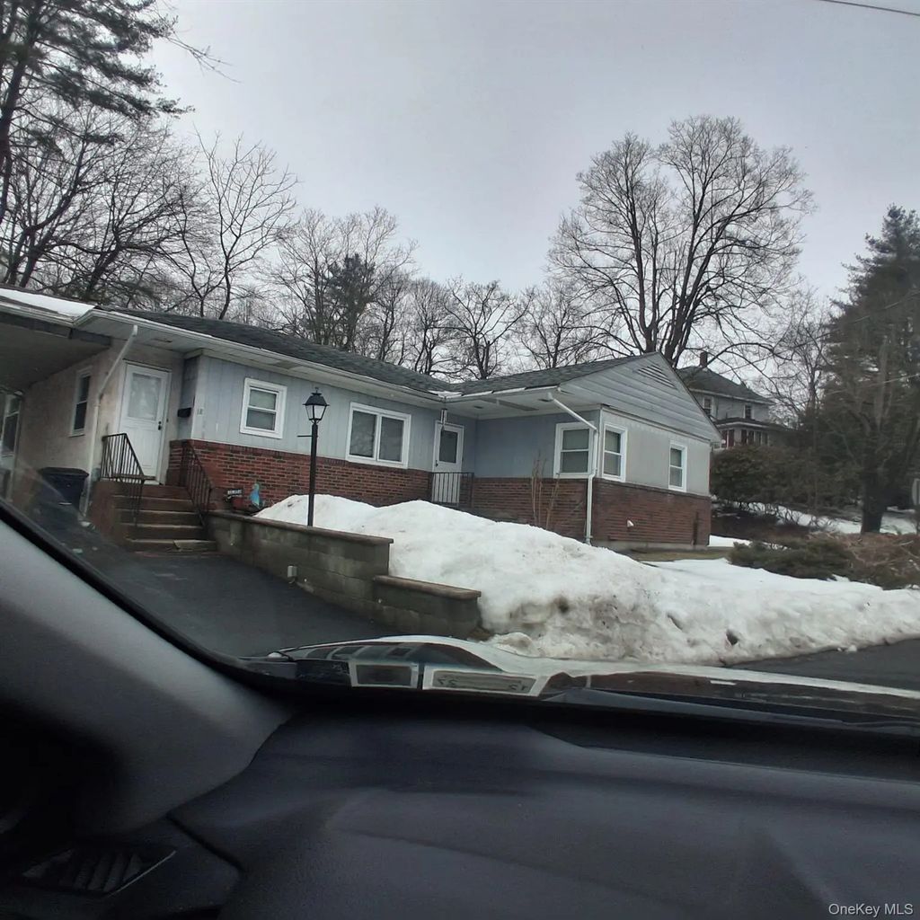 18 York Avenue, Highland Falls