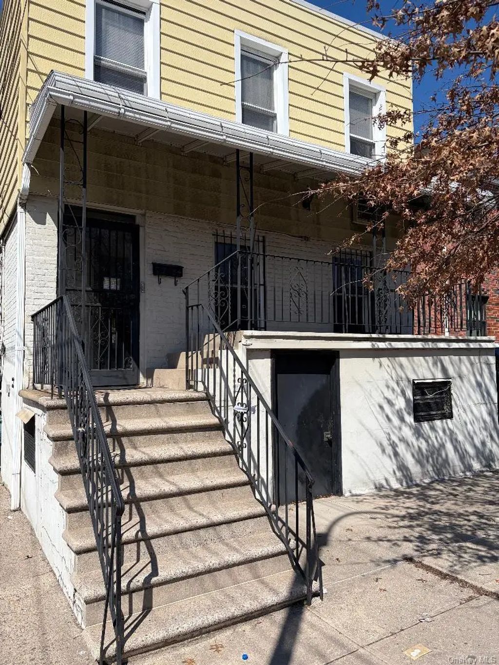 23-84 33rd, Astoria