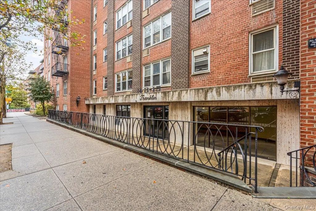 14215 Franklin Avenue # 3a, Flushing