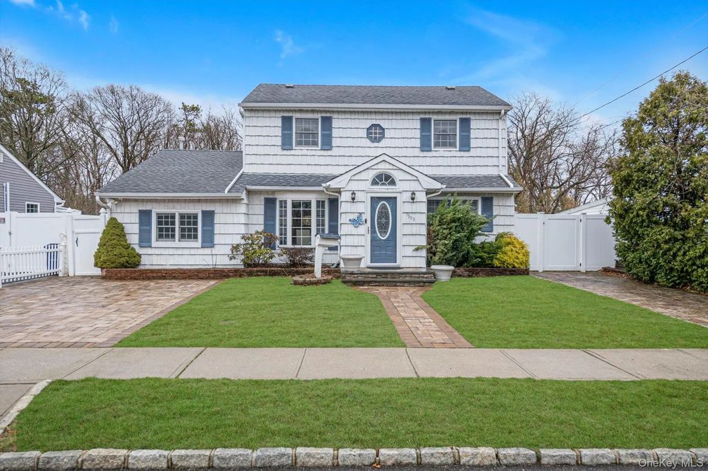 1393 Lombardy Boulevard, Bay Shore