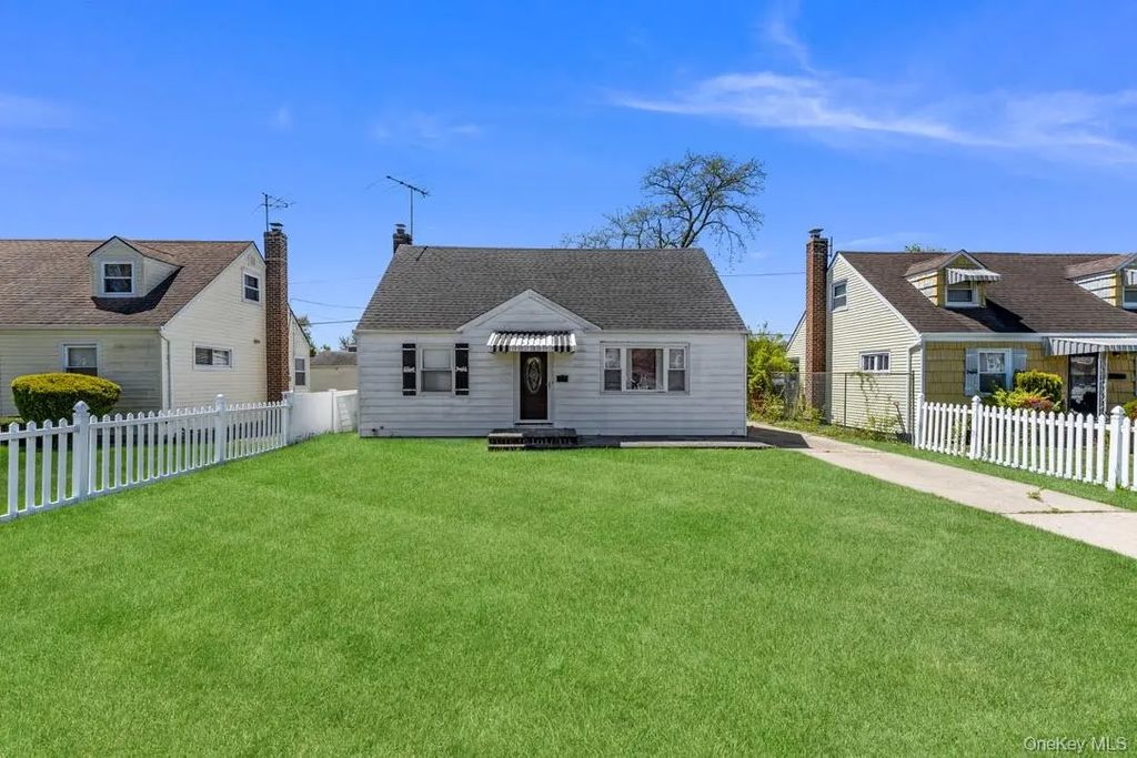 712 Park Avenue, Uniondale