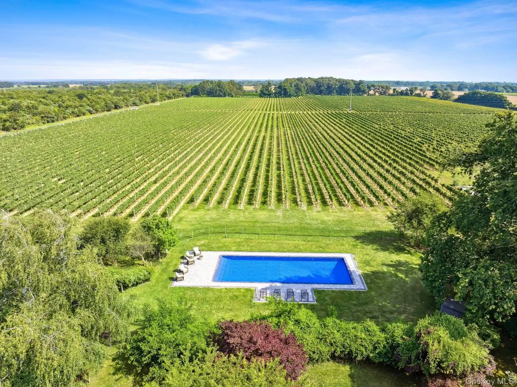 2600 Oregon Road, Mattituck