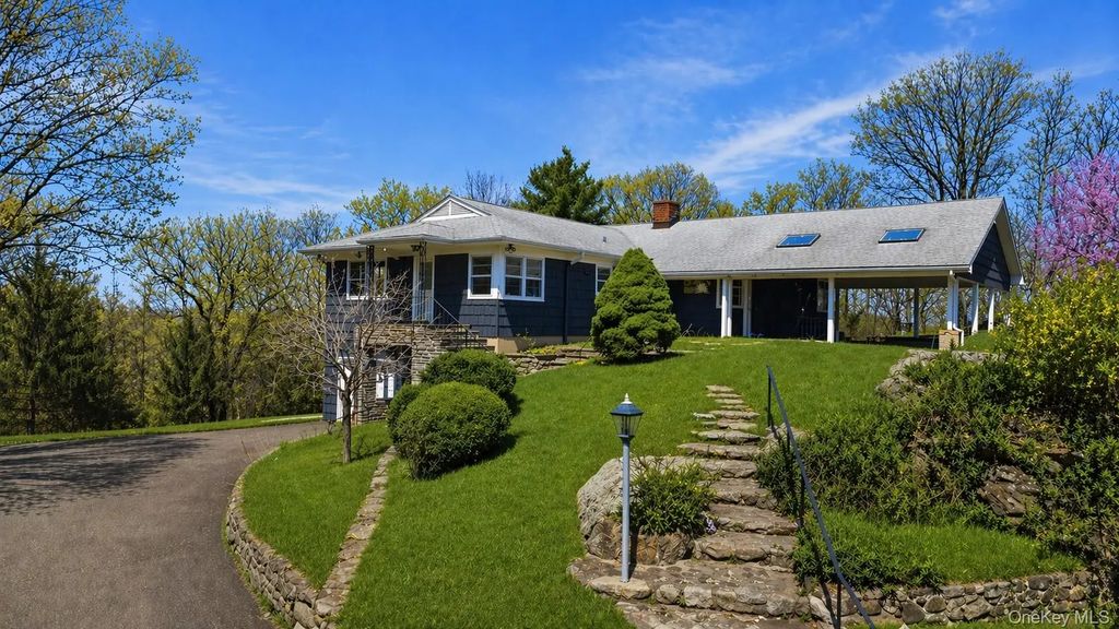 27 Allapartus Circle, Ossining
