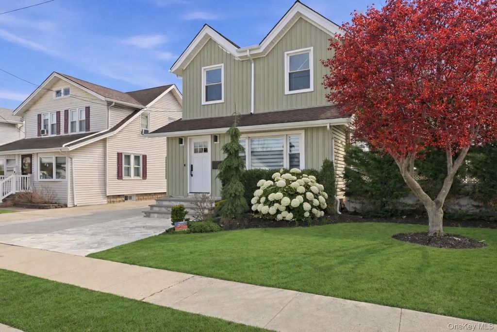98 Vincent Place, Lynbrook
