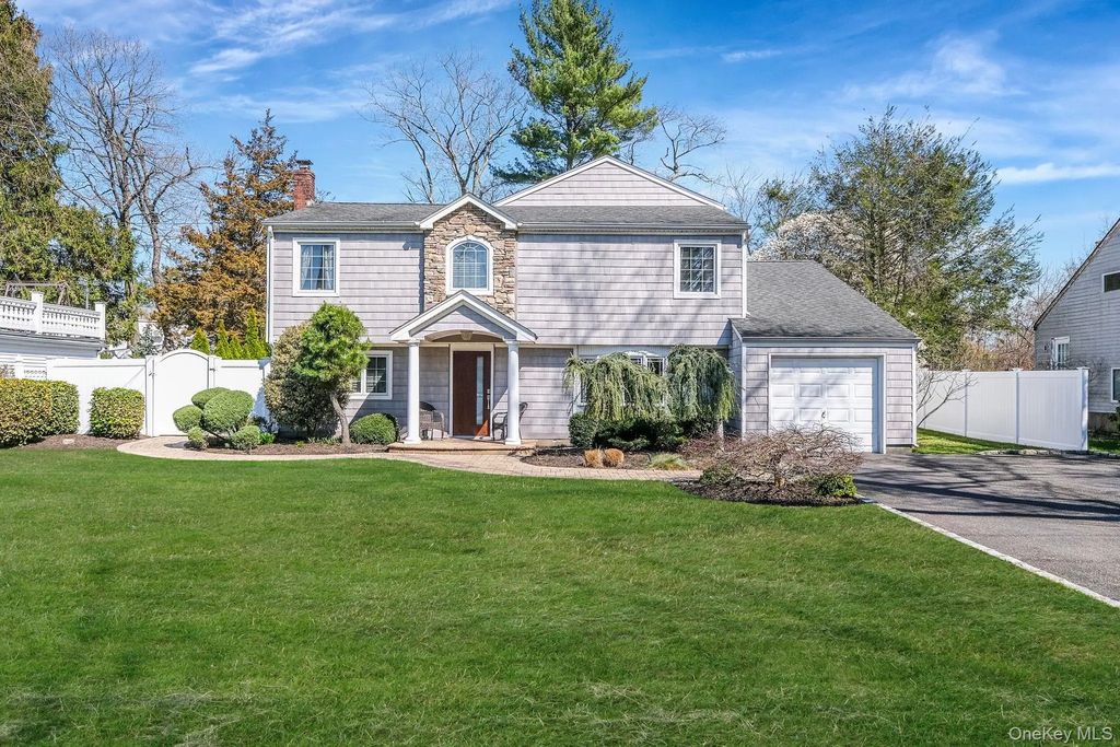 43 Hallock Avenue, Smithtown