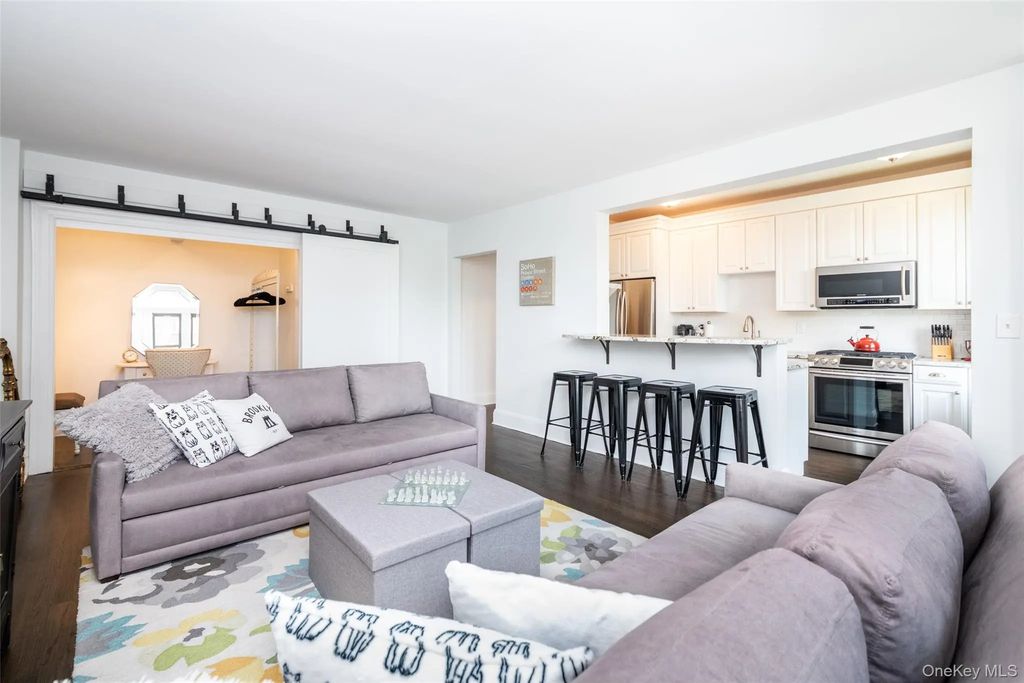 11 Alden Road # 4j, Larchmont