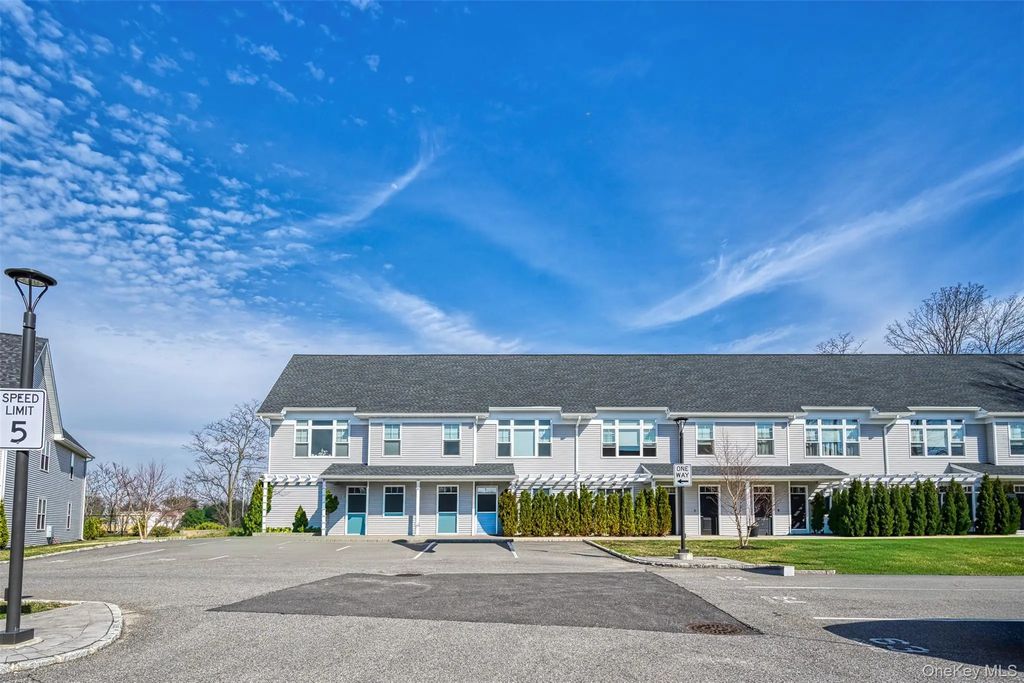 401 Breton Way, Glen Cove