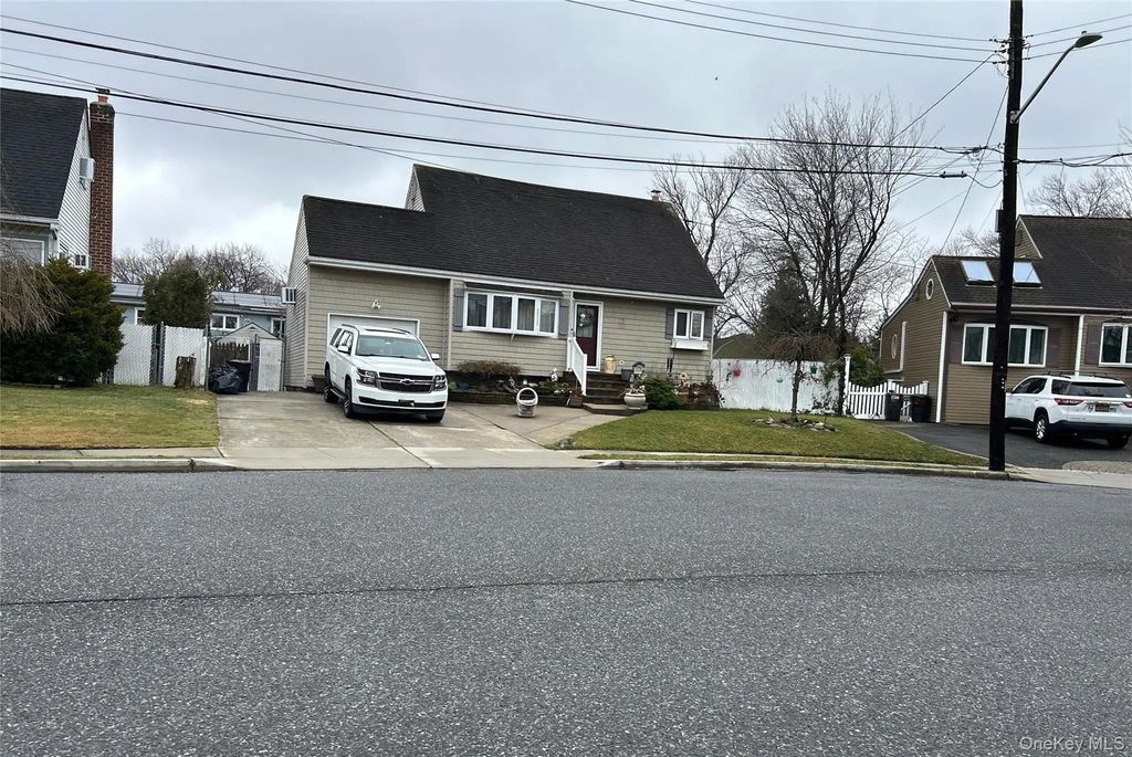34 Karen Street, West Babylon
