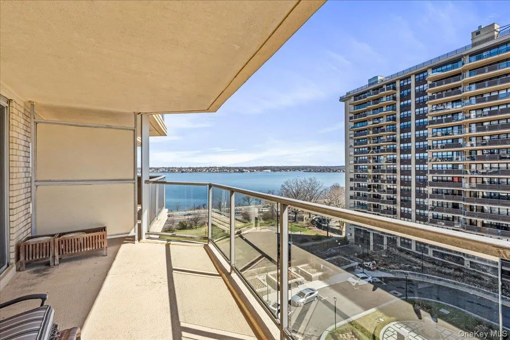 17-85 215th Street # 8g, Bayside