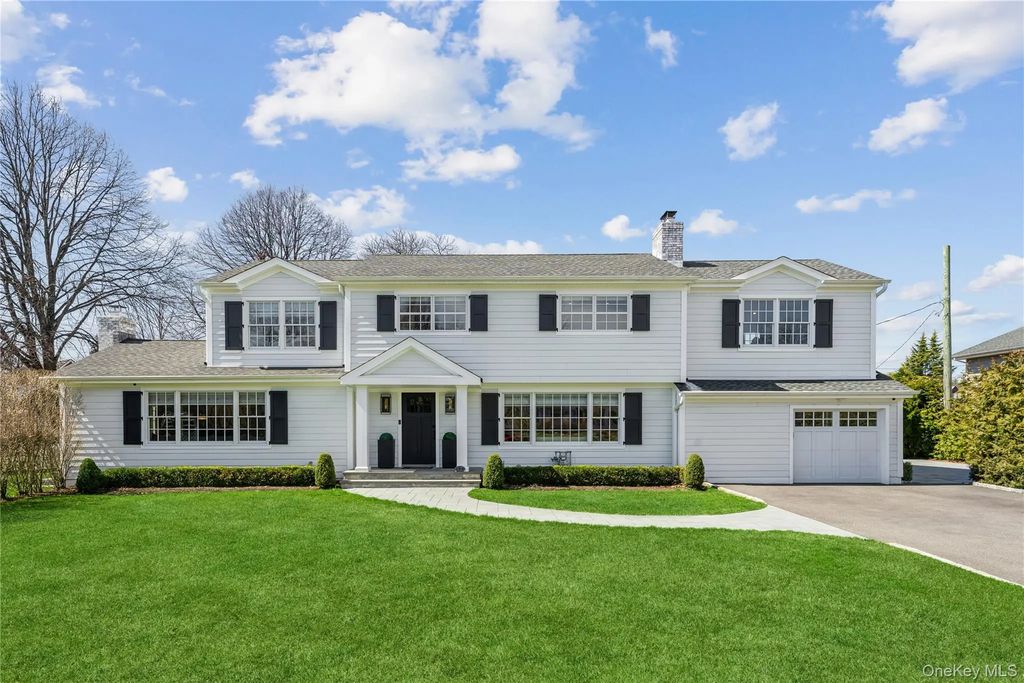 194 Whitehall Boulevard, Garden City