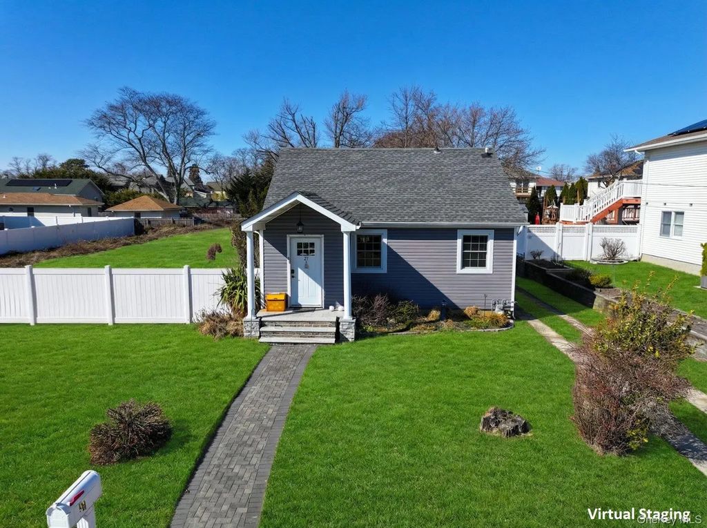 27 E Lincoln Avenue, Massapequa