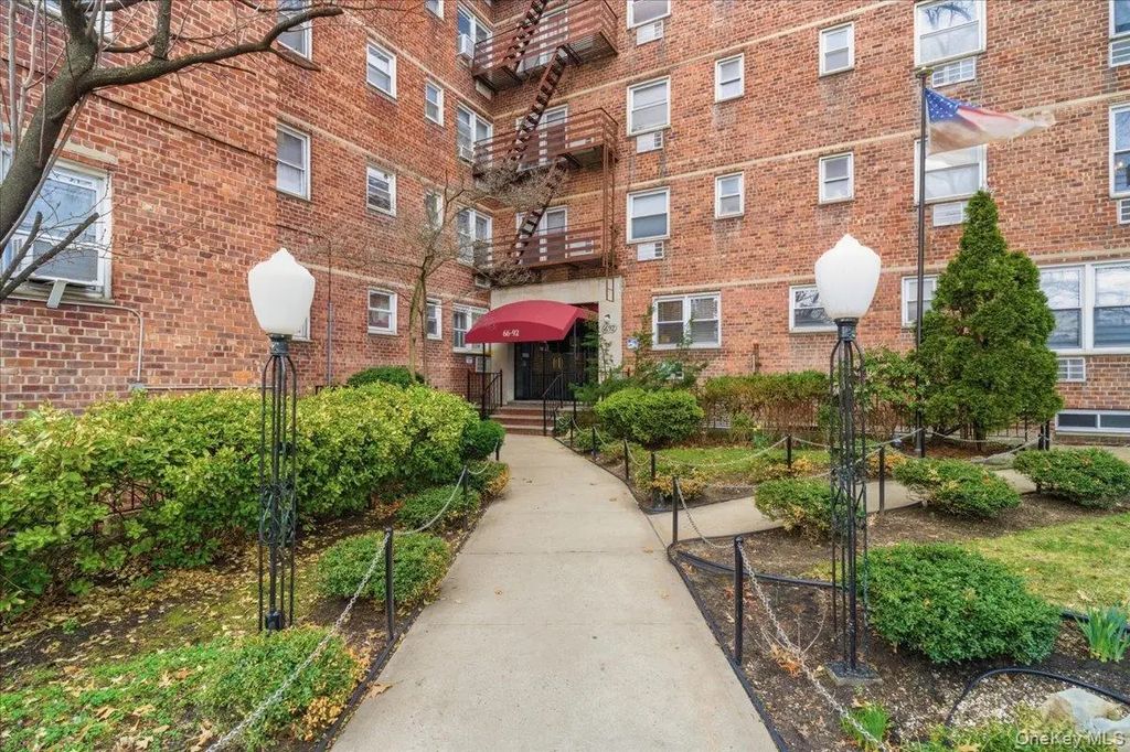 6692 Selfridge Street # 4f, Forest Hills