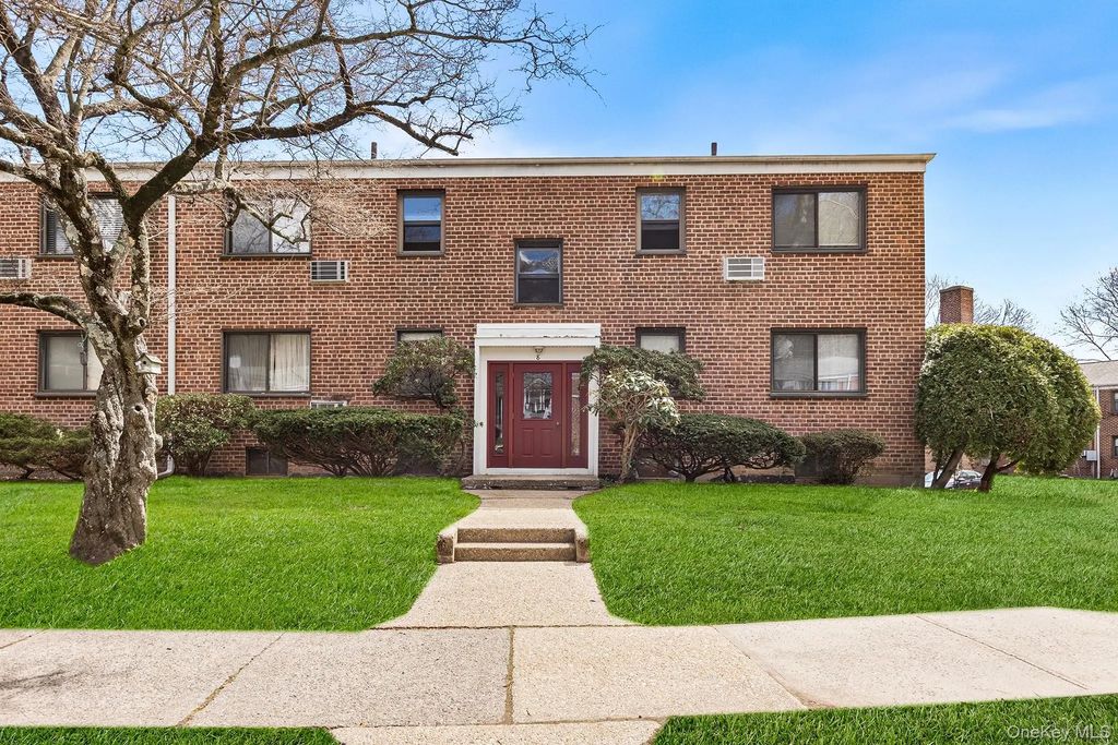8 Lawrence Drive # A, White Plains