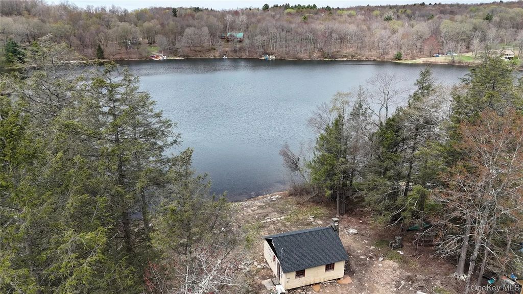 675 Delaware Lake Road, Hancock