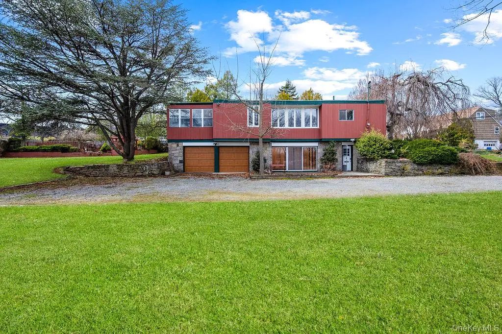 11 Valley View Road, Great Neck