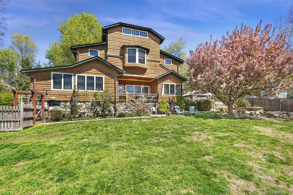 8 Olive Drive, Mahopac