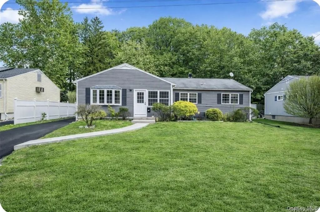 16 Meadow Road, Cortlandt Manor