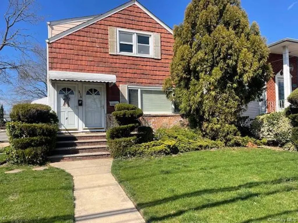 124 Lakeview Avenue, Lynbrook