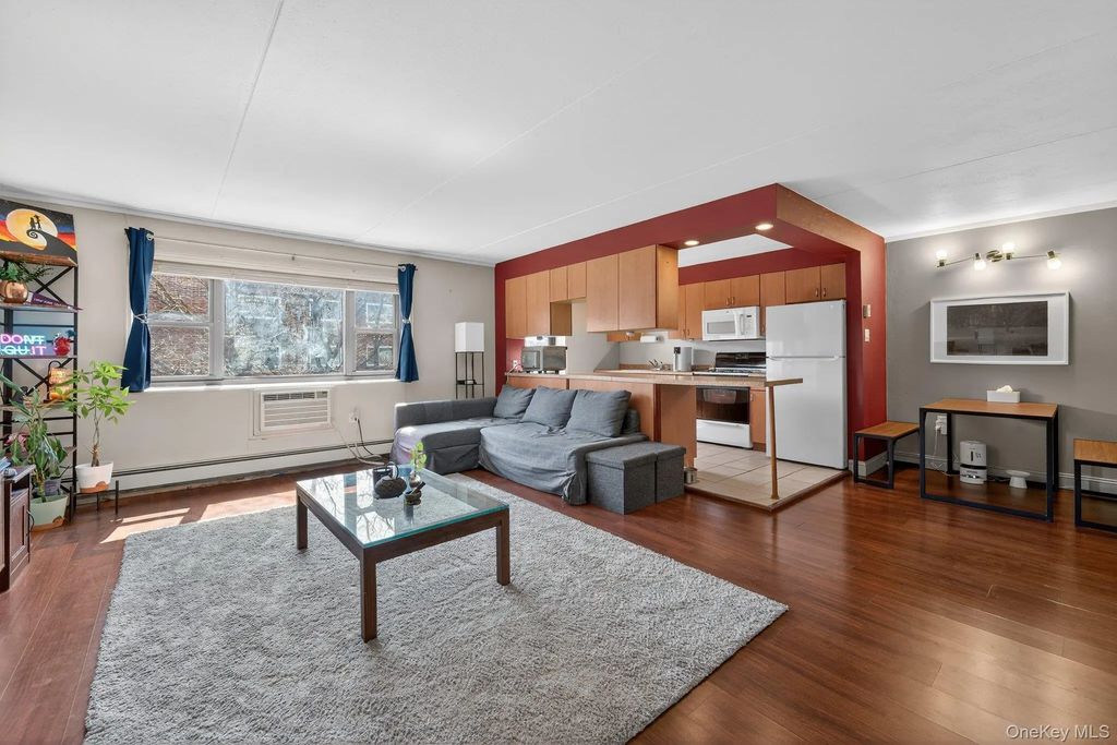 100 Clinton Avenue 3k, Mineola