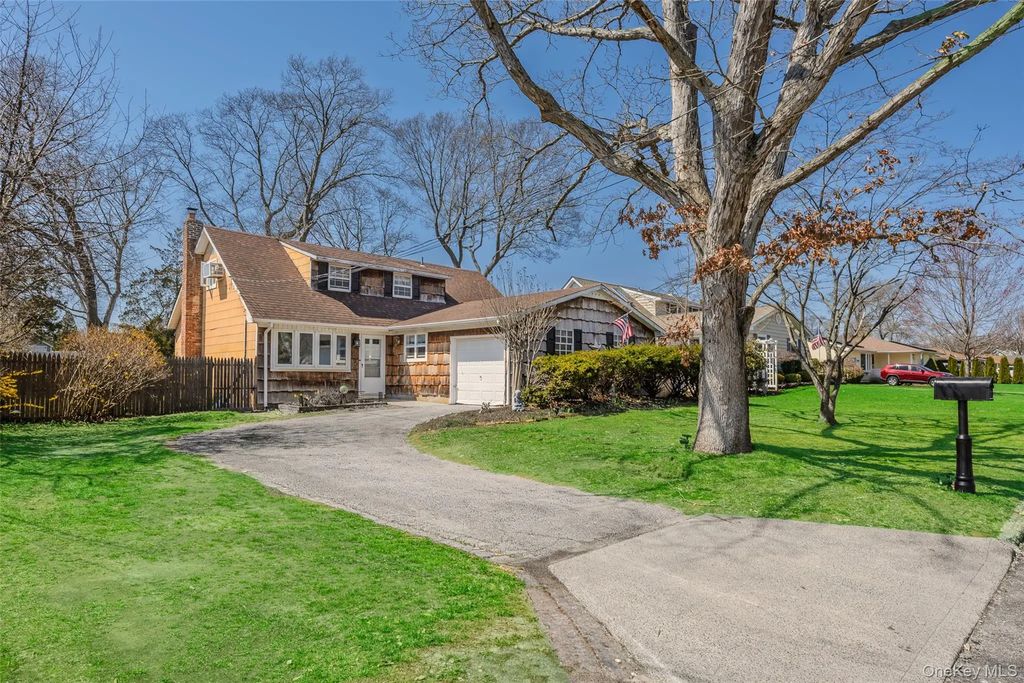 26 Allegheny Drive E, Farmingville