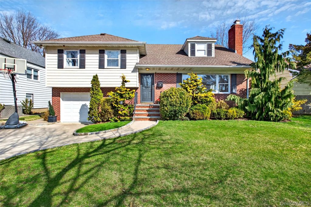125 Meadow Street, Garden City