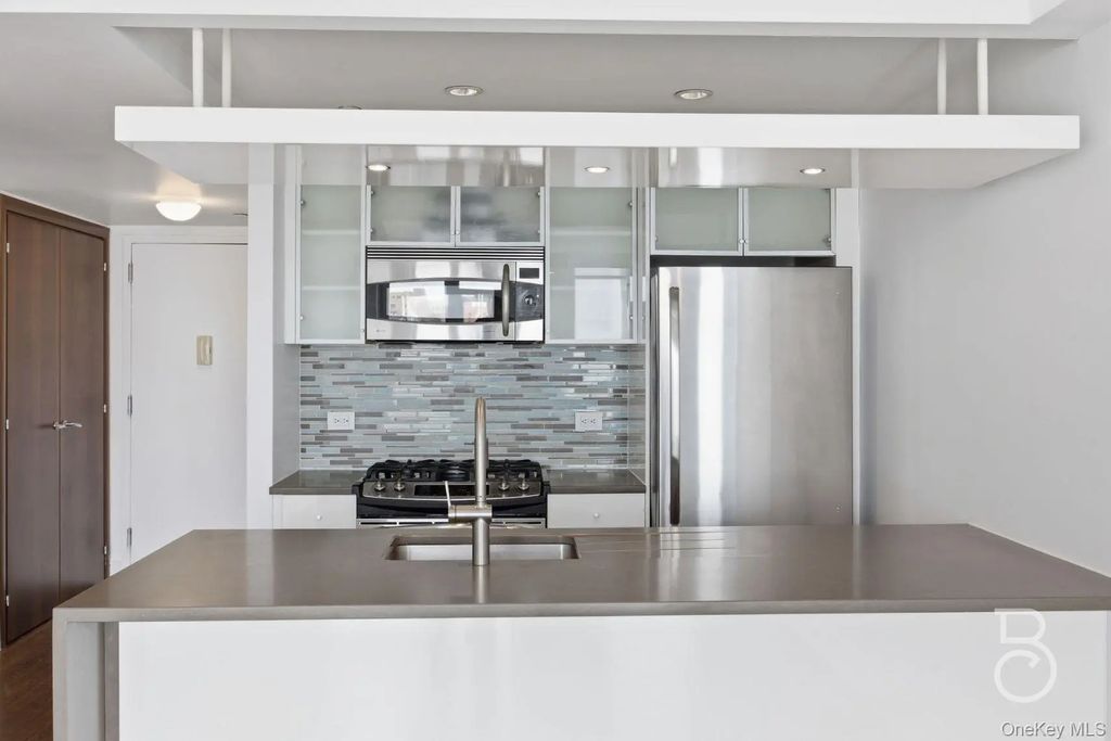 21-24 30th Avenue # 4a, Astoria