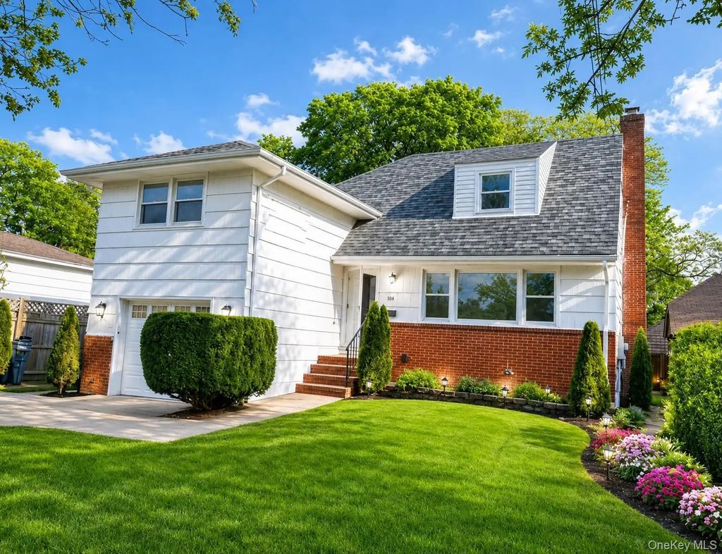 104 Phoenix Street, Hempstead
