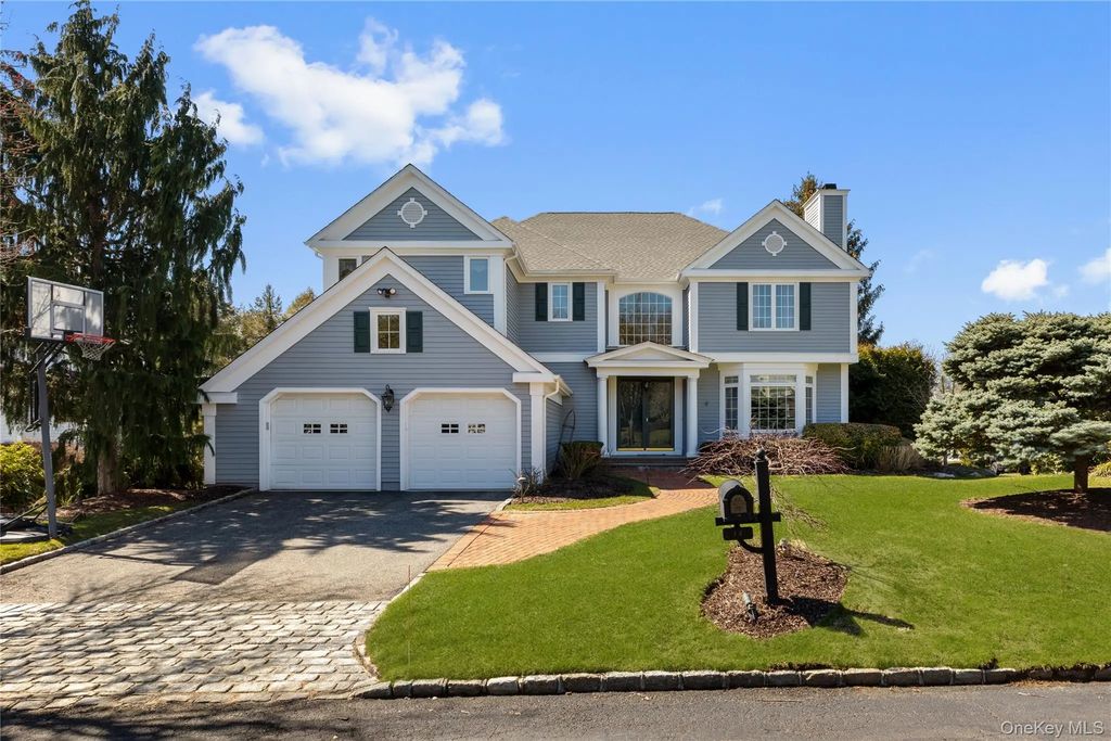 14 Meadow Lane, Manhasset