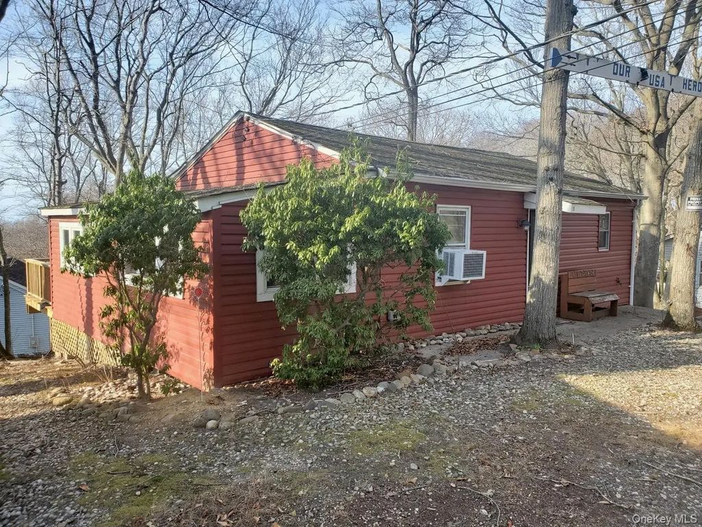 15 E Way Path, Baiting Hollow