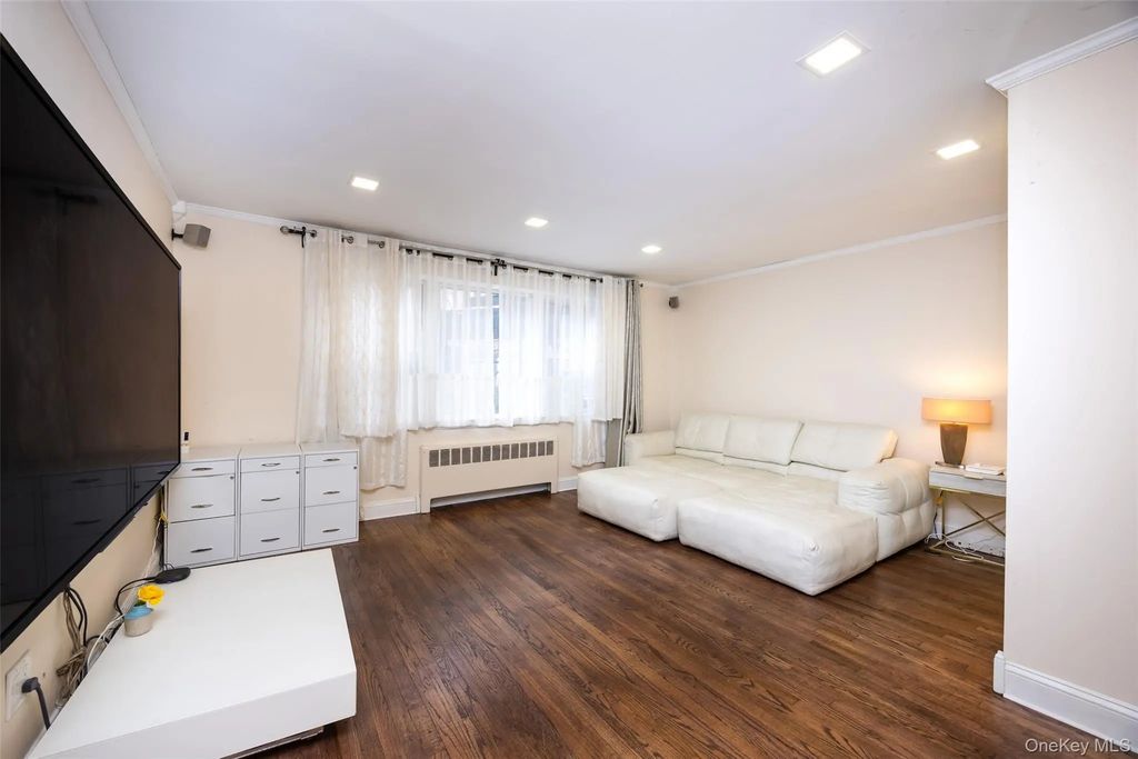 13835 Jewel Avenue # 1a, Kew Garden Hills